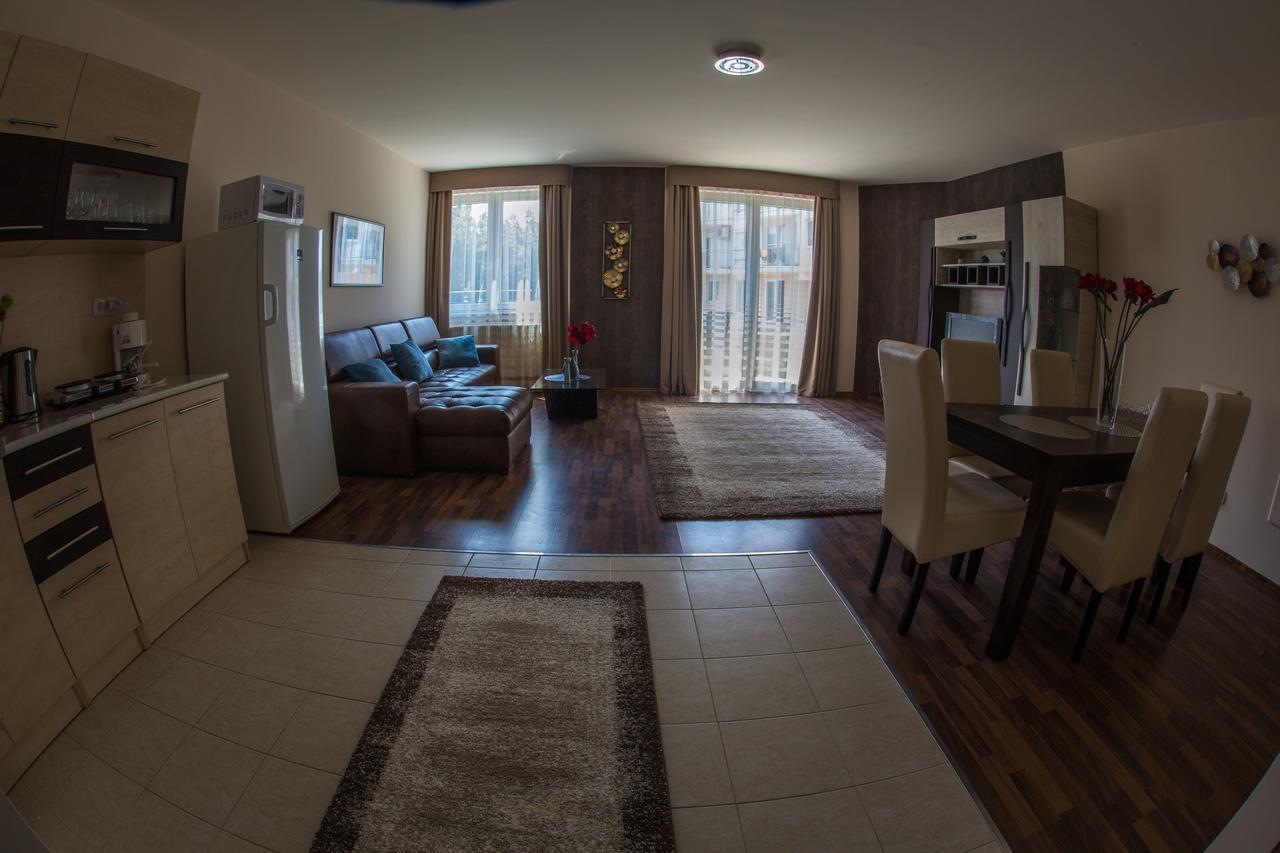 Aqua Line Apartmanház Hajdúszoboszló Exterior foto