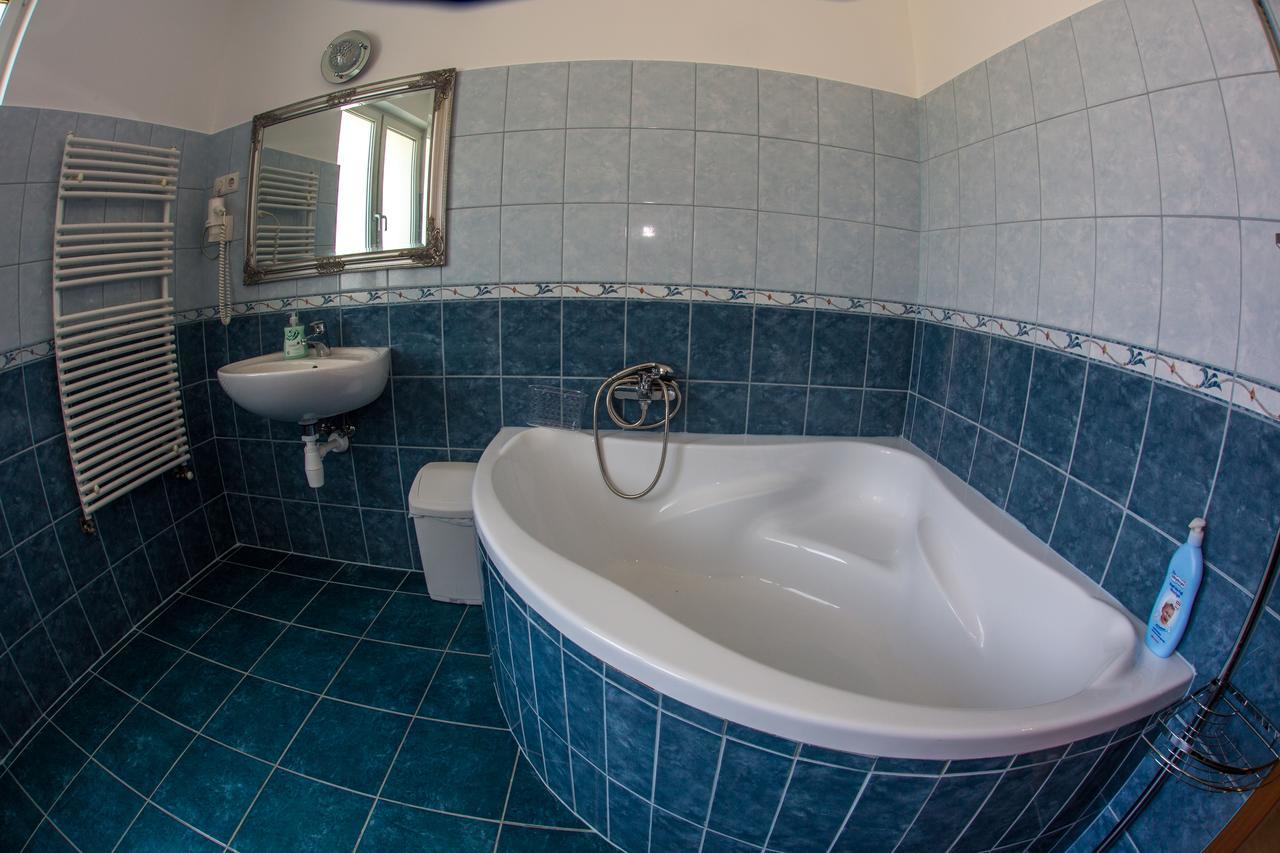 Aqua Line Apartmanház Hajdúszoboszló Exterior foto