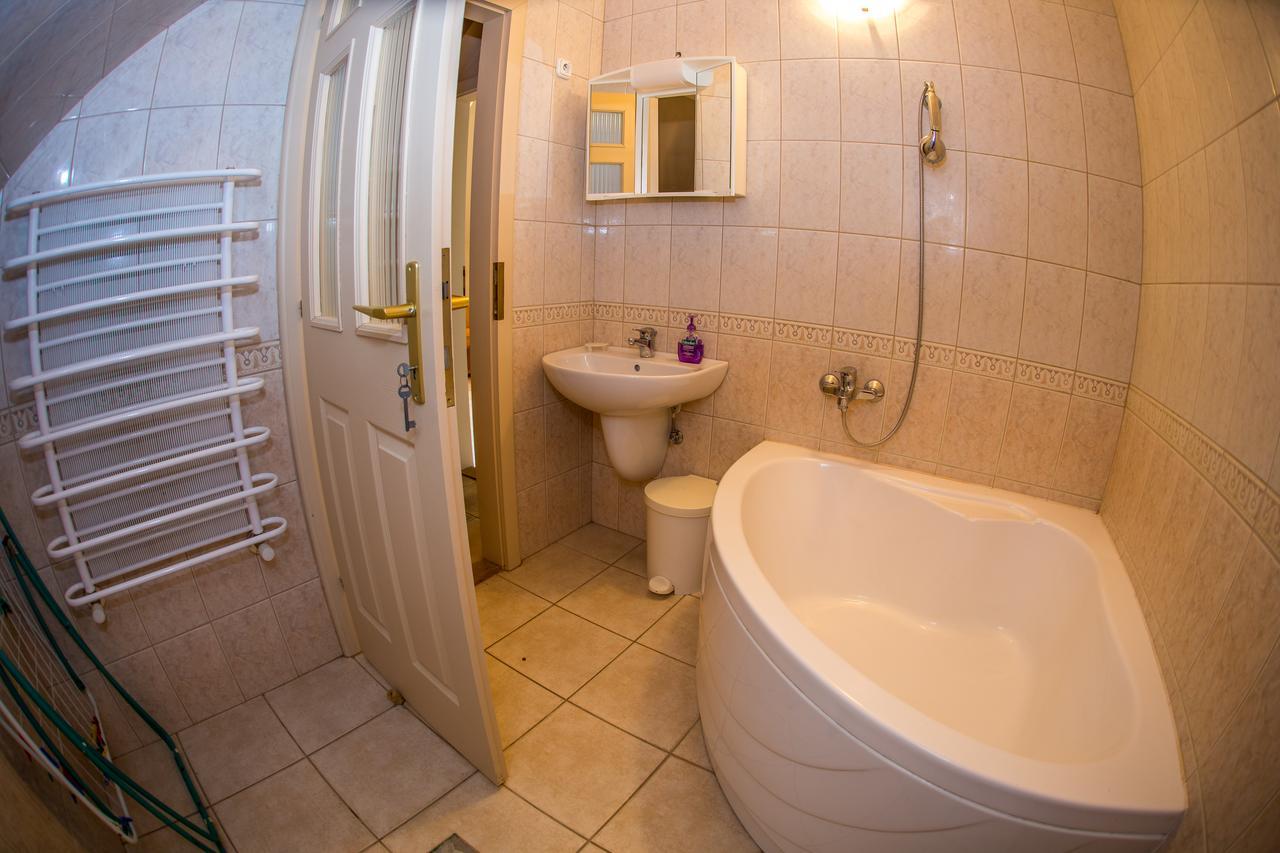 Aqua Line Apartmanház Hajdúszoboszló Exterior foto