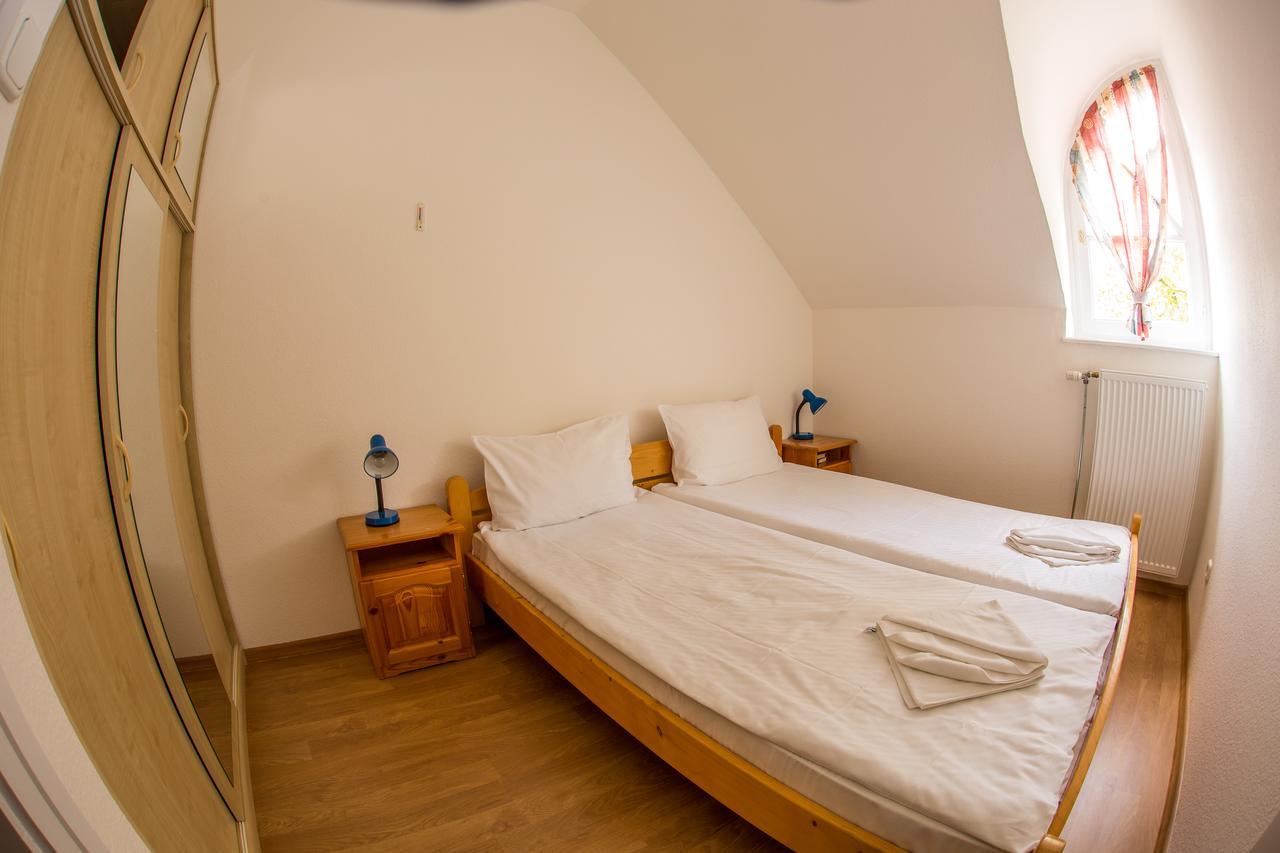 Aqua Line Apartmanház Hajdúszoboszló Exterior foto