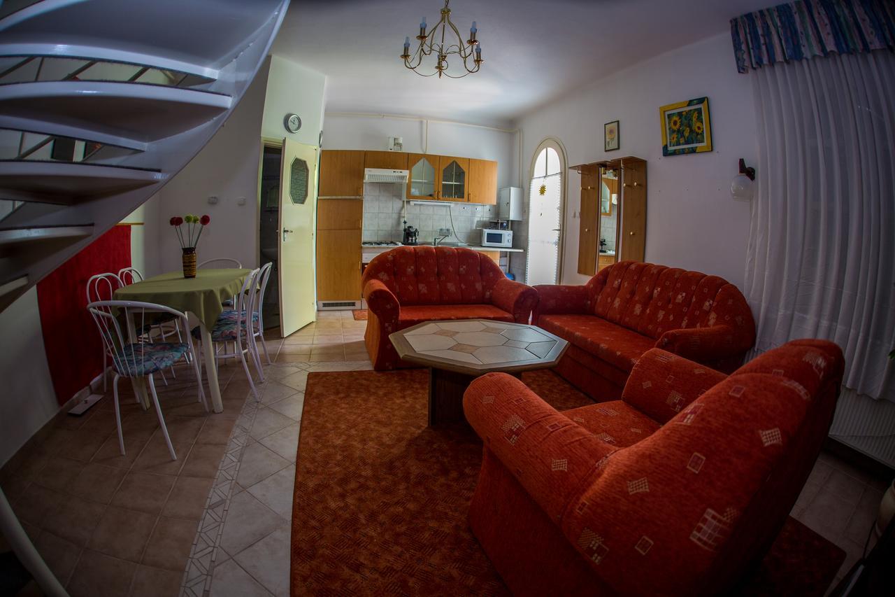 Aqua Line Apartmanház Hajdúszoboszló Exterior foto