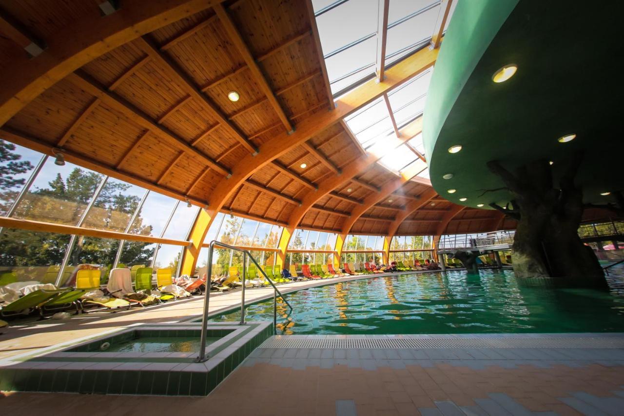 Aqua Line Apartmanház Hajdúszoboszló Exterior foto