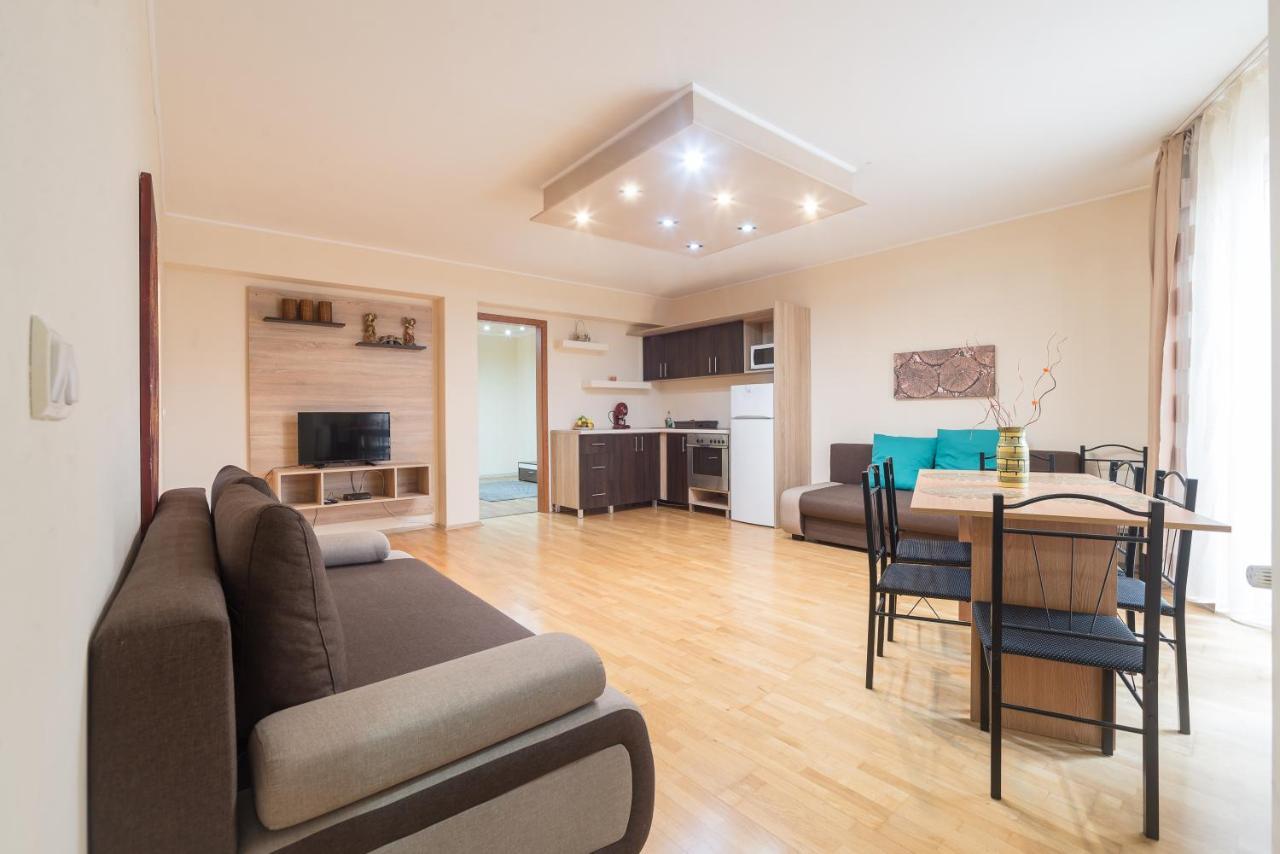 Aqua Line Apartmanház Hajdúszoboszló Exterior foto